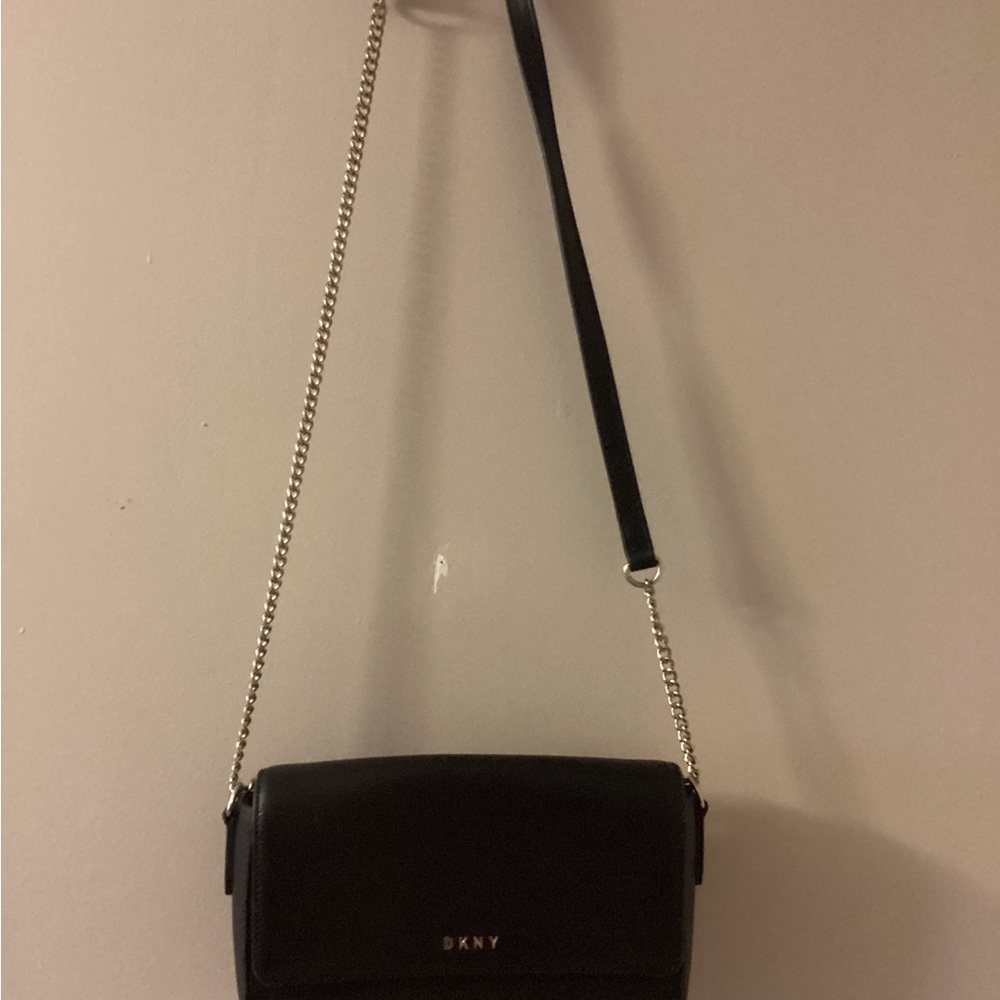 DKNY Small Bag With Leather & Chain Strap.